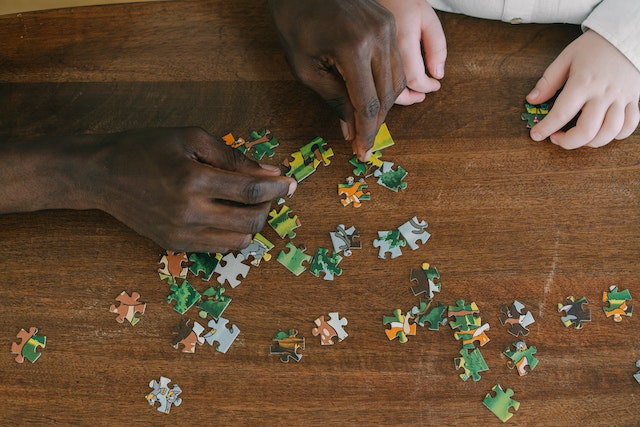 How are jigsaw puzzles made?